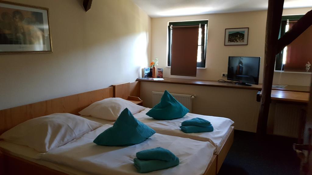 Altes Bierhaus Hotell Arzbach Exteriör bild