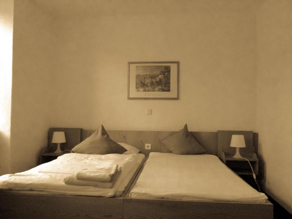 Altes Bierhaus Hotell Arzbach Rum bild